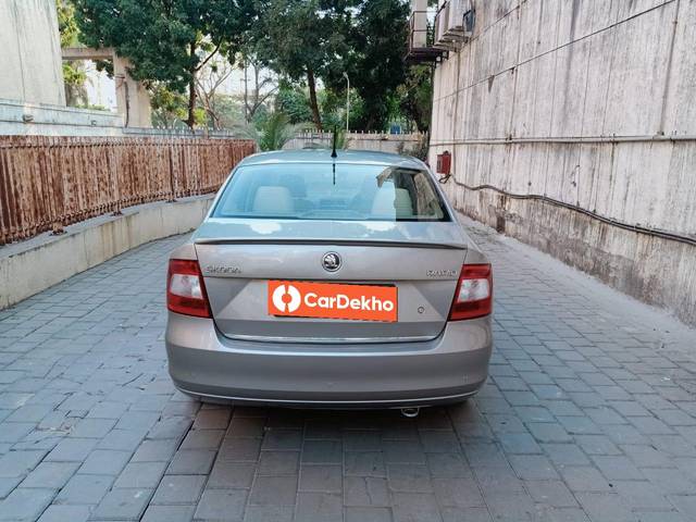https://images10.gaadi.com/usedcar_image/3634946/original/processed_img2898308__used_car_2898308_1697985111.jpg?imwidth=6402