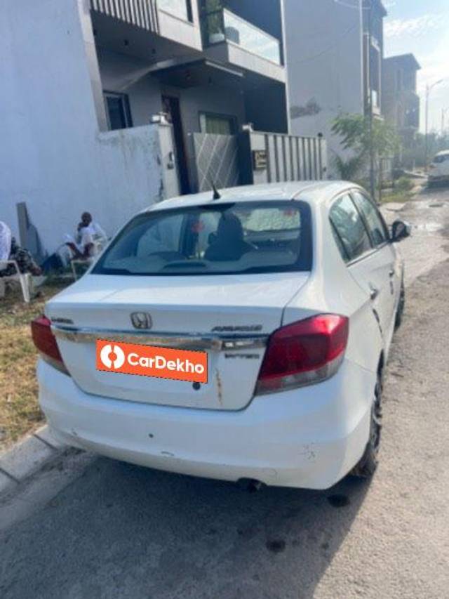 https://images10.gaadi.com/usedcar_image/3634950/original/processed_d4cbdcdf-d49f-486f-bed7-e68d0b940210.jpeg?imwidth=6401