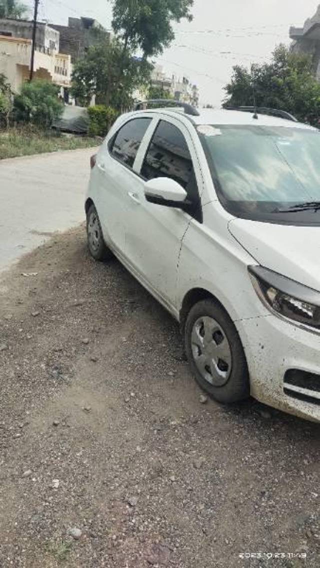 https://images10.gaadi.com/usedcar_image/3634974/original/processed_5b35c57e-db35-4a58-bf90-26819257ea12.jpg?imwidth=6401