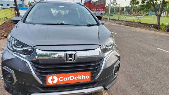 https://images10.gaadi.com/usedcar_image/3635029/original/processed_5738a90b-49f0-4ae3-a8fe-384393866ed8.jpg?imwidth=6400