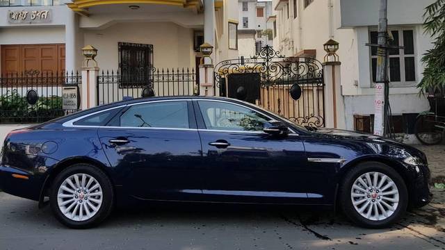 https://images10.gaadi.com/usedcar_image/3635082/original/processed_88e17e3b-e6ee-4302-a770-fba07e8de9d9.jpg?imwidth=6401