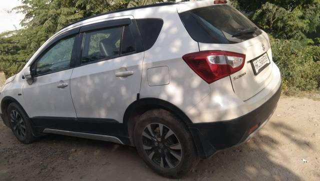 https://images10.gaadi.com/usedcar_image/3635435/original/processed_6ee71c99-ec5b-47b0-89ca-854db6428bca.jpg?imwidth=6402
