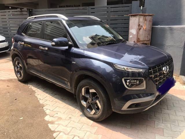 https://images10.gaadi.com/usedcar_image/3635437/original/processed_img2898392__used_car_2898392_1698040643.jpg?imwidth=6402