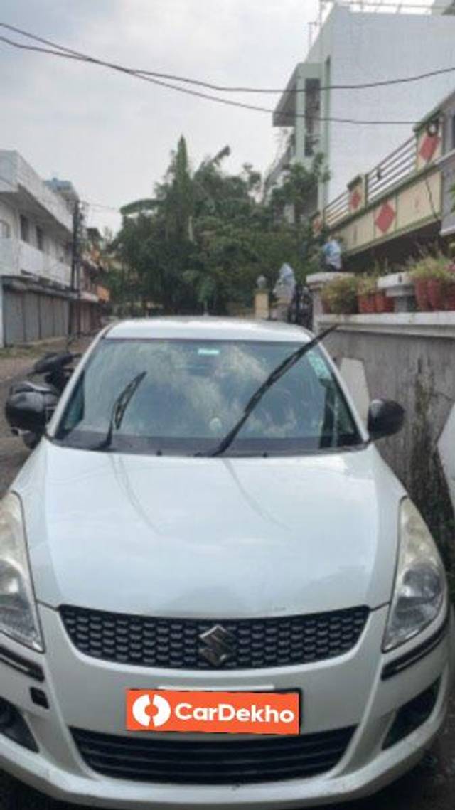 https://images10.gaadi.com/usedcar_image/3635466/original/processed_4727a6ea-dda2-4014-806c-5dc98e8bdee9.jpeg?imwidth=6402