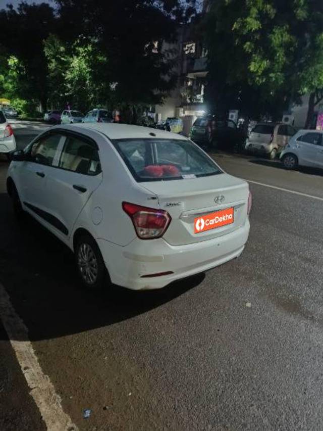 https://images10.gaadi.com/usedcar_image/3635483/original/processed_c579bf17-556a-4452-a0fd-ef188039228f.jpg?imwidth=6401
