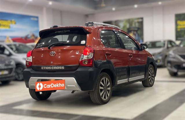 https://images10.gaadi.com/usedcar_image/3635565/original/processed_img2898451__used_car_2898451_1698044352.jpg?imwidth=6401