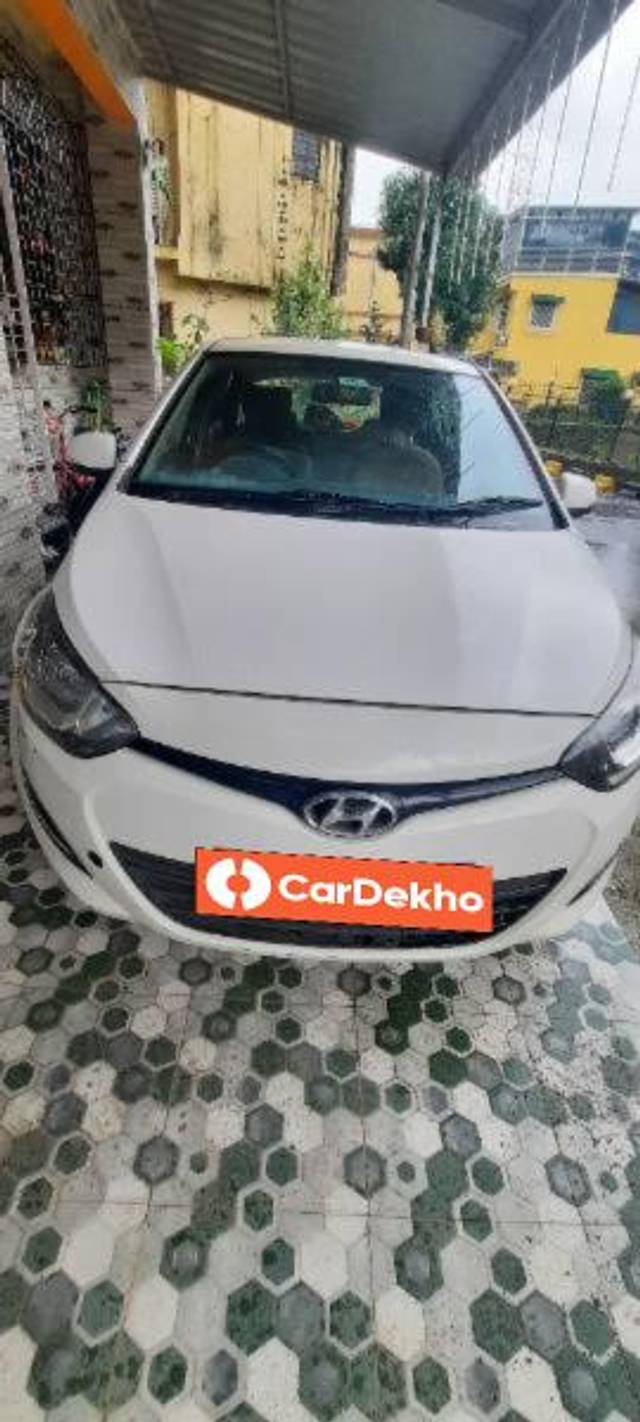 https://images10.gaadi.com/usedcar_image/3635811/original/processed_74309634-6d79-4d7c-b19f-d9c858c85056.jpg?imwidth=6400