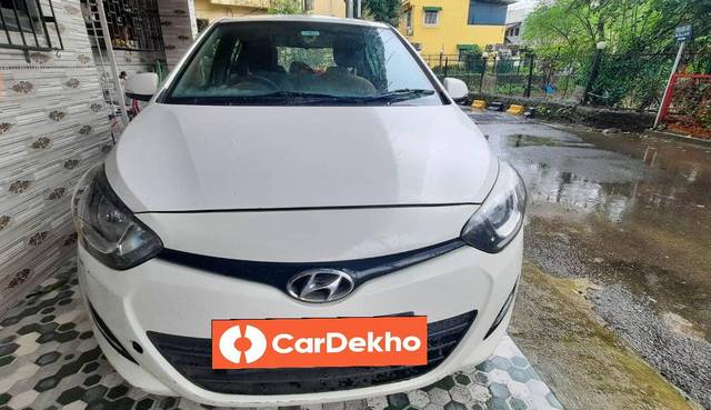 https://images10.gaadi.com/usedcar_image/3635811/original/processed_edecdf2e-2ba3-4809-a66f-58dce5c68ad0.jpg?imwidth=6402