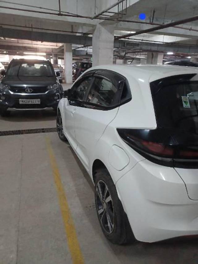 https://images10.gaadi.com/usedcar_image/3635926/original/processed_7d39b199-9a02-495a-8100-39d364026c10.jpg?imwidth=6402