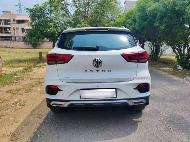 https://images10.gaadi.com/usedcar_image/3636233/original/processed_processed_bfc5f92a-962d-42f4-a0d4-6f76f7a46722.jpeg?imwidth=6402