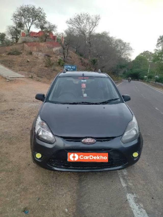 https://images10.gaadi.com/usedcar_image/3636445/original/processed_360add25-0f68-499d-a802-b9c917ec3855.jpg?imwidth=6400