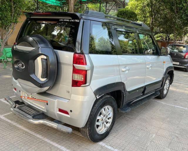 https://images10.gaadi.com/usedcar_image/3636581/original/processed_838278db-0c90-4a9b-ae83-ec07662d8a13.jpg?imwidth=6402