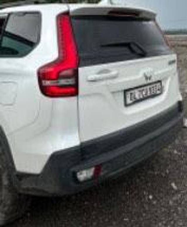 https://images10.gaadi.com/usedcar_image/3636765/original/processed_ee2445cc-38a7-4d1c-b0e3-05f10854f701.jpeg?imwidth=6401