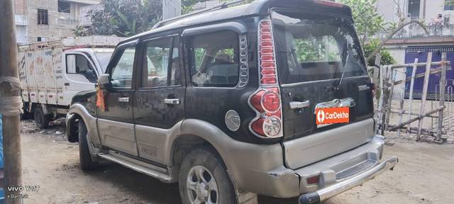 https://images10.gaadi.com/usedcar_image/3636777/original/processed_5d0a414d-0a38-4833-af0c-b020f51728a1.jpg?imwidth=6402