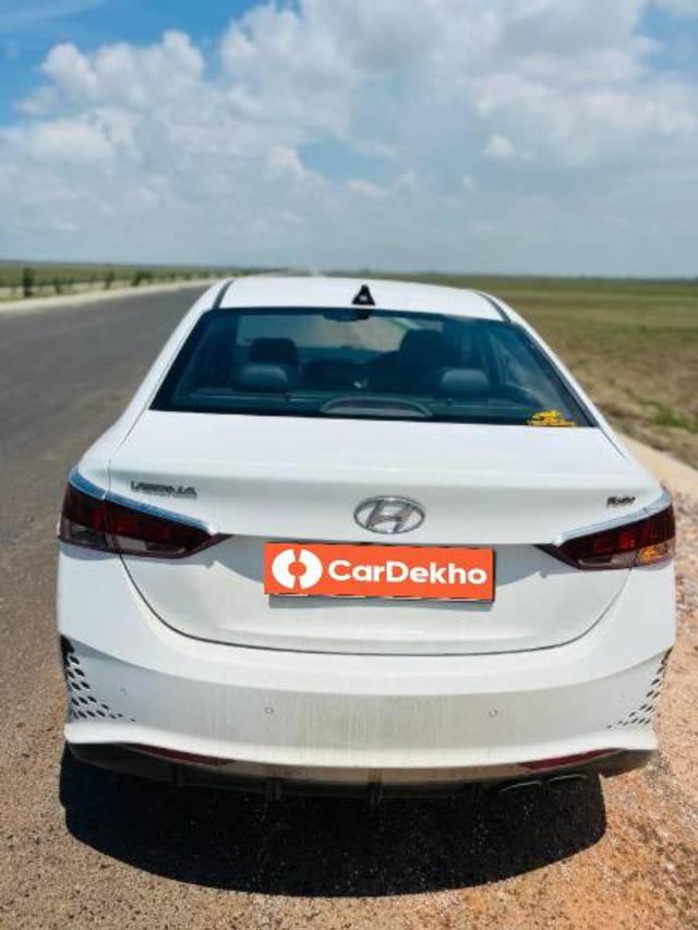 https://images10.gaadi.com/usedcar_image/3636889/original/processed_2792eced-9073-4b91-b083-f4cc76f45cef.jpg?imwidth=6401