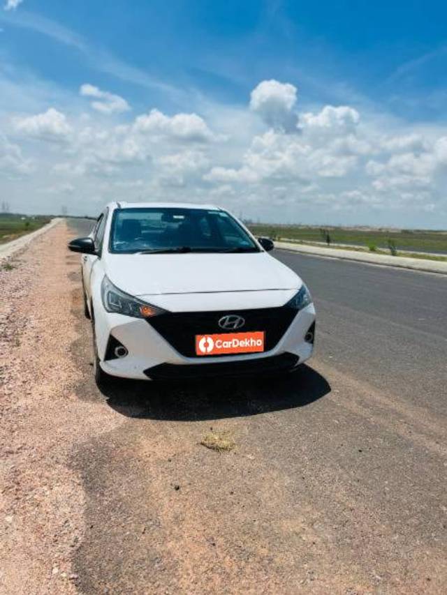 https://images10.gaadi.com/usedcar_image/3636889/original/processed_5ef72ab0-7a83-4cd6-aef0-91883bb2e300.jpg?imwidth=6400