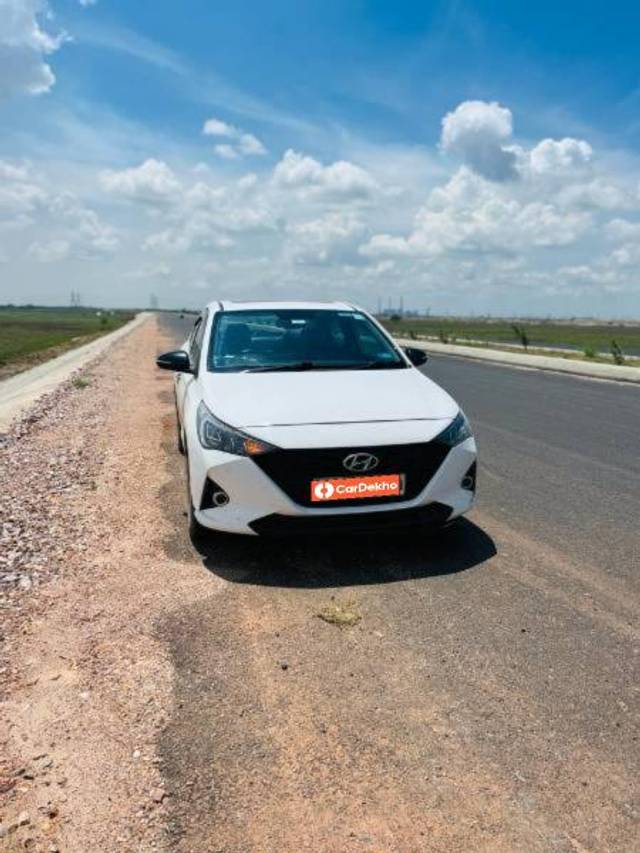 https://images10.gaadi.com/usedcar_image/3636889/original/processed_69a8b26a-e0b9-4b50-a6f6-41b40ab3d913.jpg?imwidth=6402