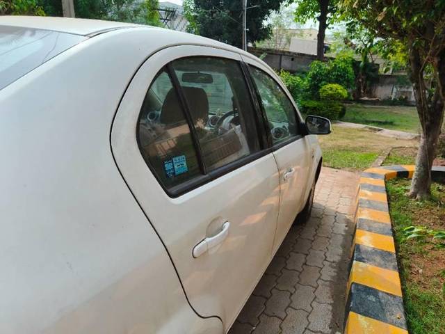 https://images10.gaadi.com/usedcar_image/3636916/original/processed_61412589-c52c-422e-a1ff-67184c3a98d5.jpg?imwidth=6401
