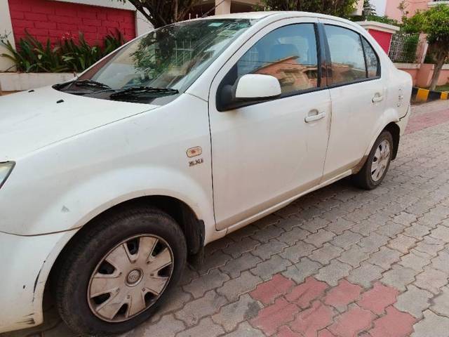 https://images10.gaadi.com/usedcar_image/3636916/original/processed_f4241602-c7d4-476c-9e1c-61a53b6ab91a.jpg?imwidth=6402