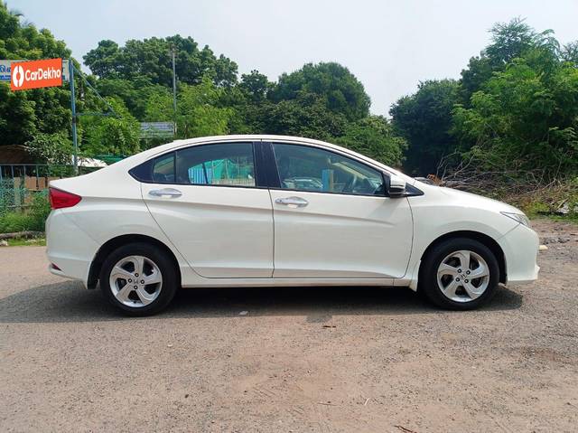 https://images10.gaadi.com/usedcar_image/3636918/original/processed_img2898970__usedcar_tn09cd1192_5__2898970_1698128372.jpeg?imwidth=6401
