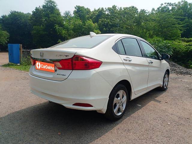 https://images10.gaadi.com/usedcar_image/3636918/original/processed_img2898970__usedcar_tn09cd1192_6__2898970_1698128372.jpeg?imwidth=6402