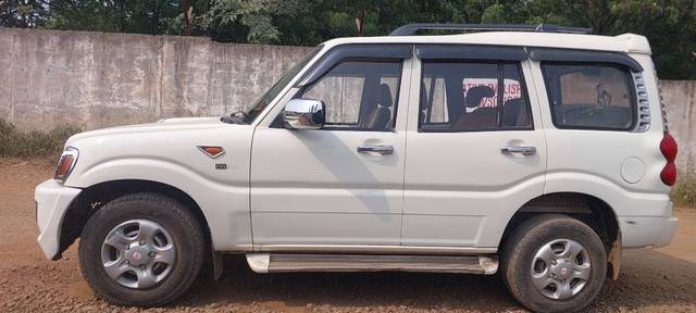 https://images10.gaadi.com/usedcar_image/3636948/original/17__VCC_IMG_1697517935883_1805866_95_1697518543.jpg?imwidth=6402