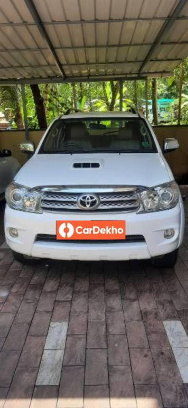 https://images10.gaadi.com/usedcar_image/3636978/original/processed_dc51eeae-9d5e-460e-9298-281d3e51f017.jpg?imwidth=6400
