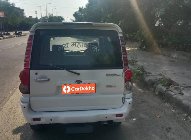 https://images10.gaadi.com/usedcar_image/3637068/original/processed_1954bcce-3f48-49b4-84fa-5b331fedb2c2.jpg?imwidth=6401