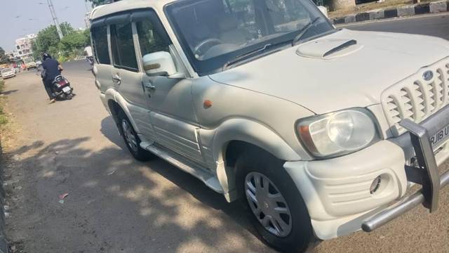 https://images10.gaadi.com/usedcar_image/3637068/original/processed_8c1341f0-50e4-43eb-a5f5-eea8d93c2e68.jpg?imwidth=6400