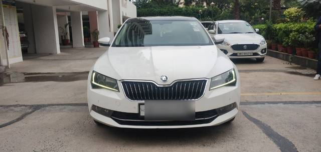 https://images10.gaadi.com/usedcar_image/3637147/original/17__VCC_1805976_94_1697527810.jpg?imwidth=6400