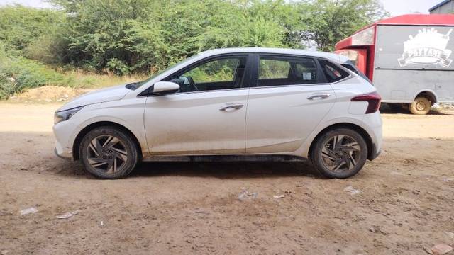 https://images10.gaadi.com/usedcar_image/3637153/original/17__VCC_IMG_1697528441200_1806008_95_1697528610.jpg?imwidth=6402