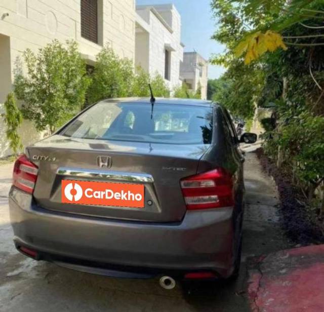 https://images10.gaadi.com/usedcar_image/3637258/original/processed_4cd4c732-135b-4e33-ba2b-aa4d0029780c.jpeg?imwidth=6401