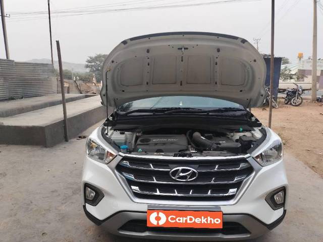 https://images10.gaadi.com/usedcar_image/3637441/original/processed_ed0d0e86-f301-44db-9aaa-6154b5e12ec8.jpg?imwidth=6402