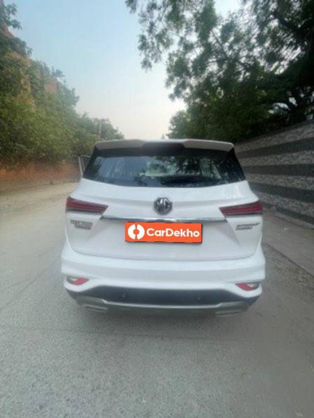 https://images10.gaadi.com/usedcar_image/3637558/original/processed_98371c6e-d7a5-41ac-8ca2-1e1a73856bec.jpeg?imwidth=6402