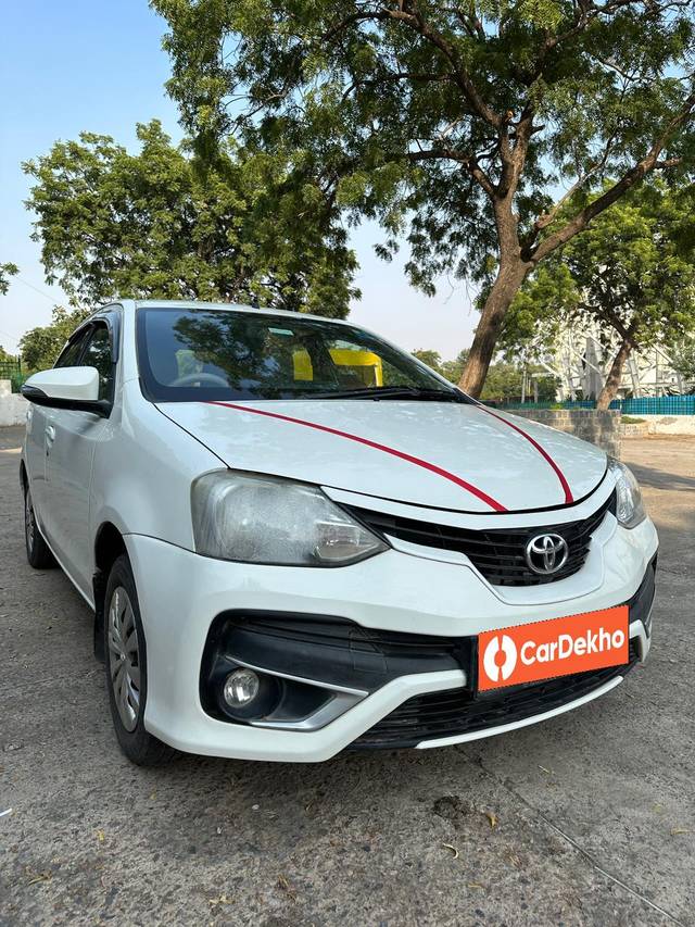 https://images10.gaadi.com/usedcar_image/3637561/original/processed_img2899198__used_car_2899198_1698153661.jpg?imwidth=6401