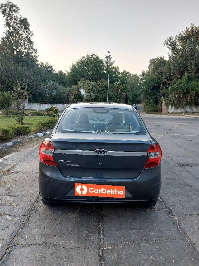 https://images10.gaadi.com/usedcar_image/3637619/original/processed_img2899212__used_car_2899212_1698156575.jpg?imwidth=6402