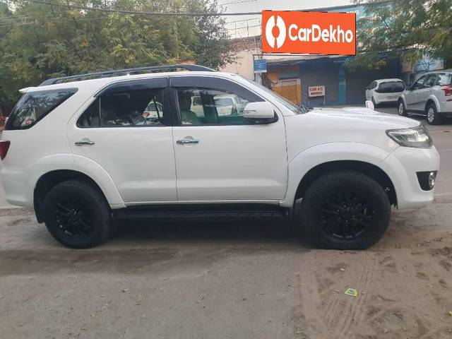 https://images10.gaadi.com/usedcar_image/3637648/original/processed_5aec970b-bfae-4fe9-97c6-390130877eb4.jpg?imwidth=6401