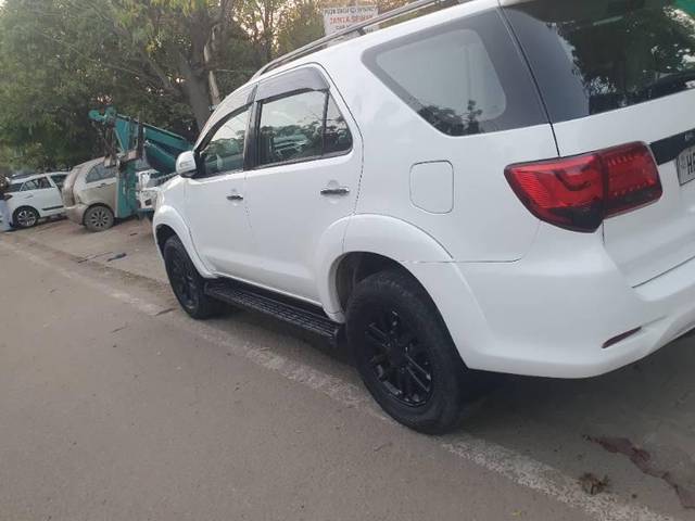 https://images10.gaadi.com/usedcar_image/3637648/original/processed_8c37747f-c449-460f-9752-ee2c1627e130.jpg?imwidth=6402