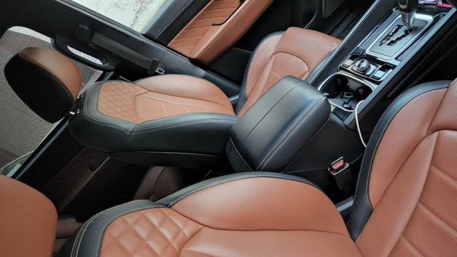 https://images10.gaadi.com/usedcar_image/3637753/original/img2899238__used_car_2899238_1698564468.jpg?imwidth=6402