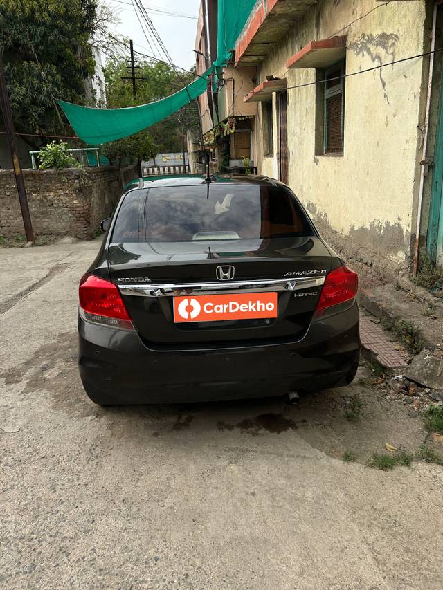 https://images10.gaadi.com/usedcar_image/3638132/original/processed_944eaa44-c5e8-4c2f-8369-10a38808caf3.jpeg?imwidth=6401