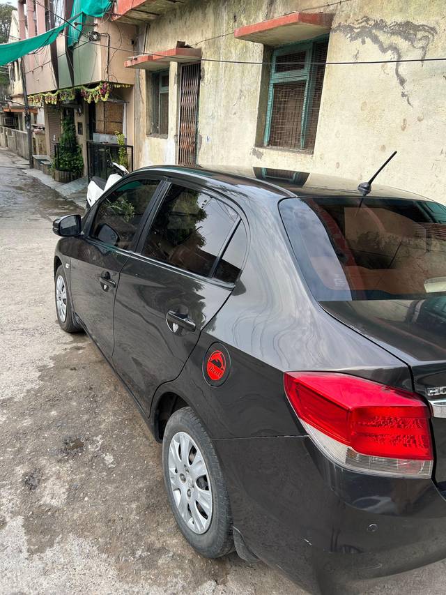 https://images10.gaadi.com/usedcar_image/3638132/original/processed_aa2a686b-6344-4743-97b5-c8da72d67137.jpeg?imwidth=6402