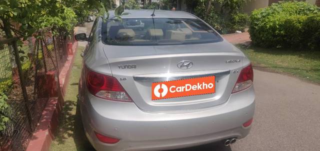 https://images10.gaadi.com/usedcar_image/3638168/original/processed_6d9cc526-7d64-4d35-aee2-74f5c4c9fa19.jpg?imwidth=6402