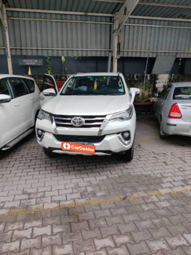 https://images10.gaadi.com/usedcar_image/3638214/original/processed_469505c3-8d54-4497-afca-ba8bc5538674.jpg?imwidth=6401
