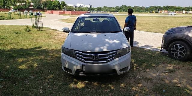 https://images10.gaadi.com/usedcar_image/3638233/original/18__VCC_1806427_94_1697608115.jpg?imwidth=6400