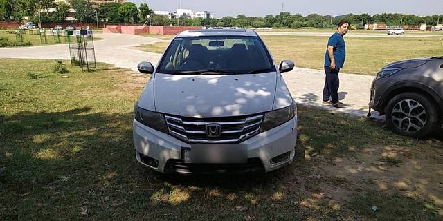 https://images10.gaadi.com/usedcar_image/3638233/original/18__VCC_1806427_94_1697608128.jpg?imwidth=6401