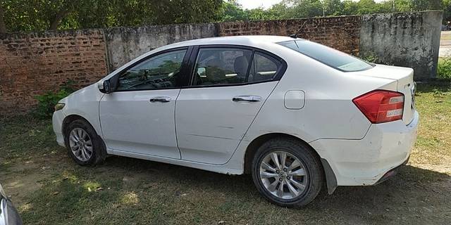 https://images10.gaadi.com/usedcar_image/3638233/original/18__VCC_IMG_1697607086450_1806427_95_1697607263.jpg?imwidth=6402