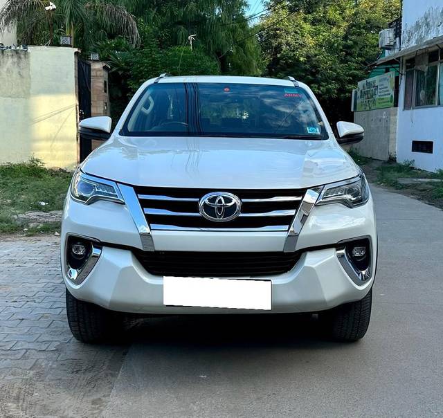 https://images10.gaadi.com/usedcar_image/3638315/original/processed_img2899388__usedcar_whatsappimage2023_10_25at122140pm_1__630801698217174_1698217408.jpeg?imwidth=6400
