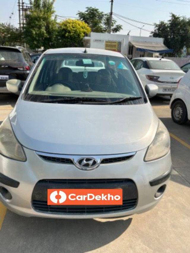 https://images10.gaadi.com/usedcar_image/3638367/original/processed_93cd8f04-92f4-4878-b1d5-c4e4af9c1149.jpeg?imwidth=6402