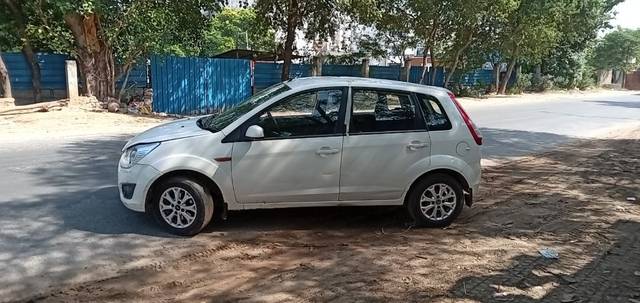 https://images10.gaadi.com/usedcar_image/3638386/original/18__VCC_IMG_1697606436797_1806419_95_1697606844.jpg?imwidth=6402