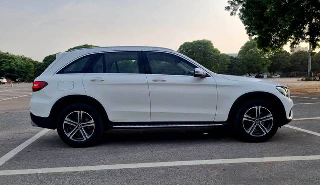 https://images10.gaadi.com/usedcar_image/3638398/original/img2899432__usedcar_48138dfc_0c94_4112_8117_c1f5c8087aed_117901698219016_1698219062.jpg?imwidth=6401
